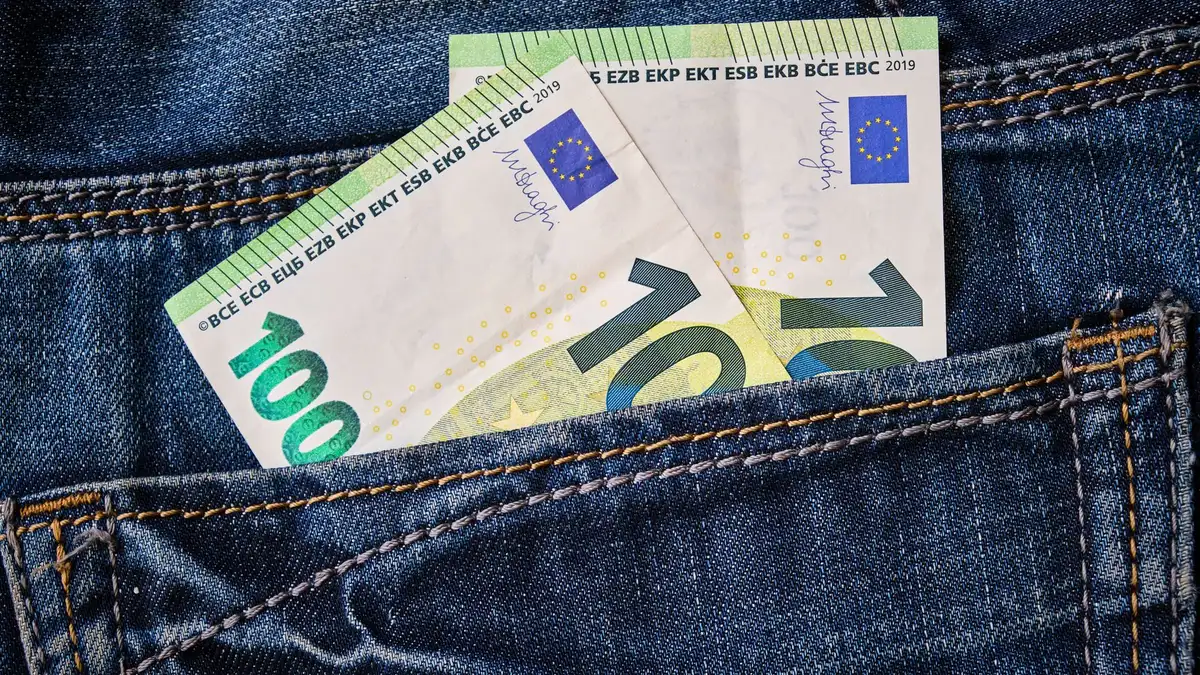Argent de poche à quel âge : comprendre et agir